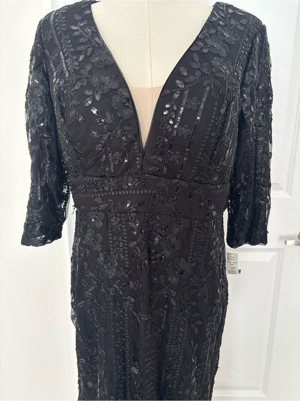 R&M Richards Black Sequin V-Neck Long Sleeve Gown Brand new - Picture 4 of 9